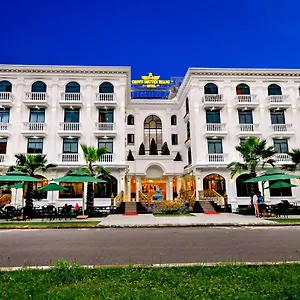 Crown Nguyen Hoang Нячанг